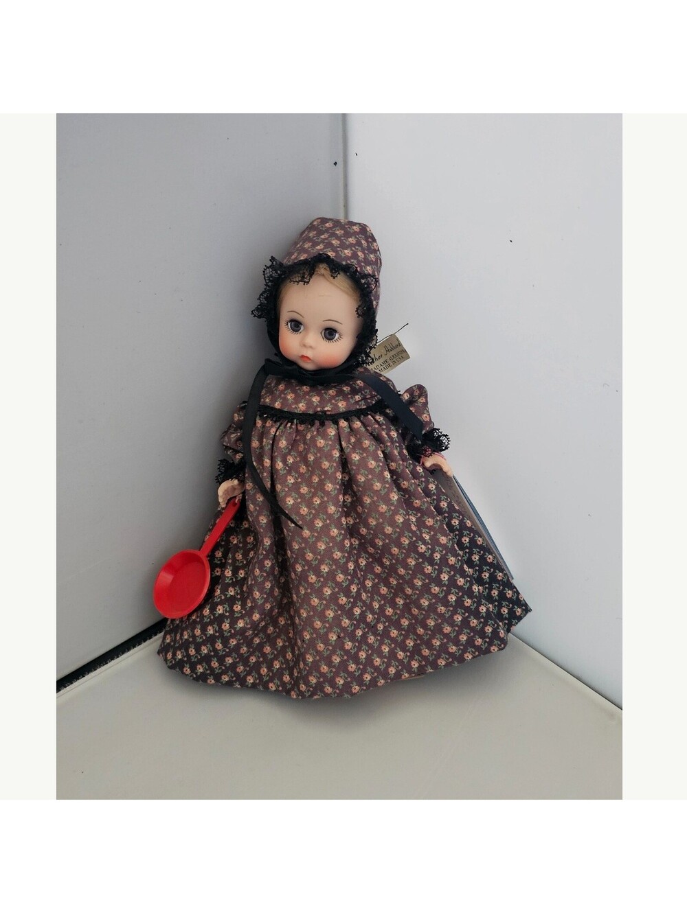 Madame Alexander 'Mother Hubbard' Miniature Showcase Doll - Picture 3 of 6